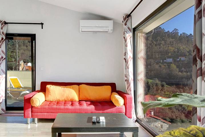 Vacation Home "Alojamento de Crasto - Gerês" with Pool and Wi-Fi in Ventosa e Cova, Braga District