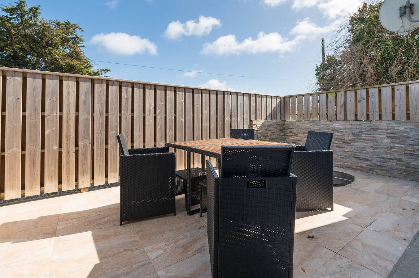Maison de vacances « L'annexe » avec terrasse privée et Wi-Fi in Locmaria, Côte des Mégalithes