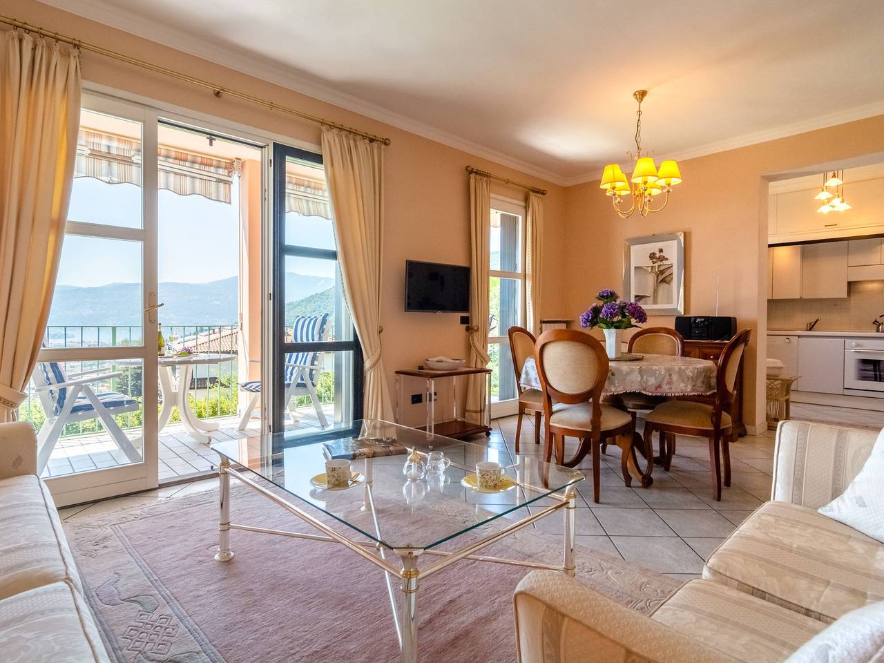 Chalet in Verbania am Lago Maggiore in Comune di Verbania, Lago Maggiore (Piemont)