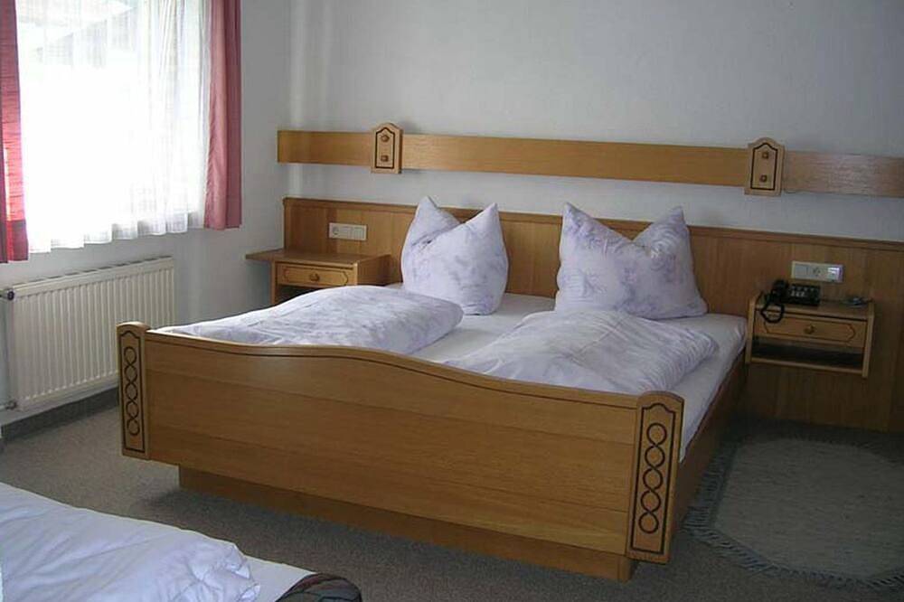 Gästehaus \"Pension Nockspitz\" - Typ C Doppelzimmer mit Bad, Wc, Balkon in Stubaier Alpen, Mutters