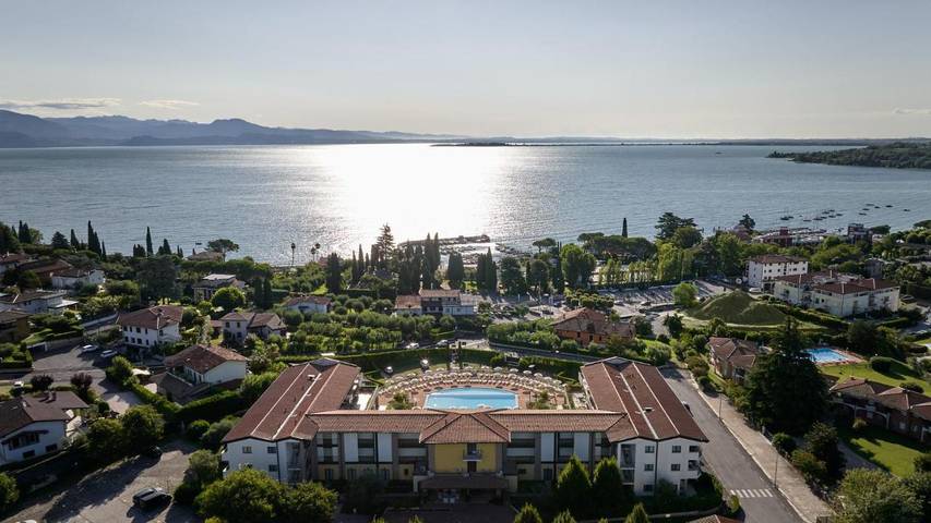 Apartmenthotel für 4 Personen, mit Pool und Ausblick sowie Garten, mit Haustier - 1
