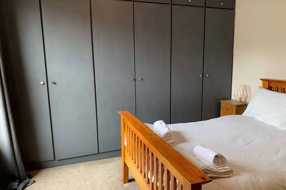 Beautifully Styled 2Br Home with Garden in Manchester, Greater Manchester