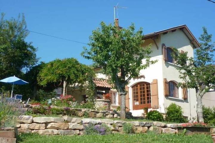 Location de vacances pour 6 personnes, avec jardin et terrasse à Auzits