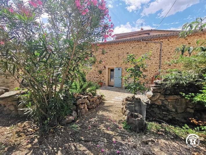 Gîte pour 4 personnes, avec Terrasse ainsi que Jardin et Piscine à Mons (Béziers)