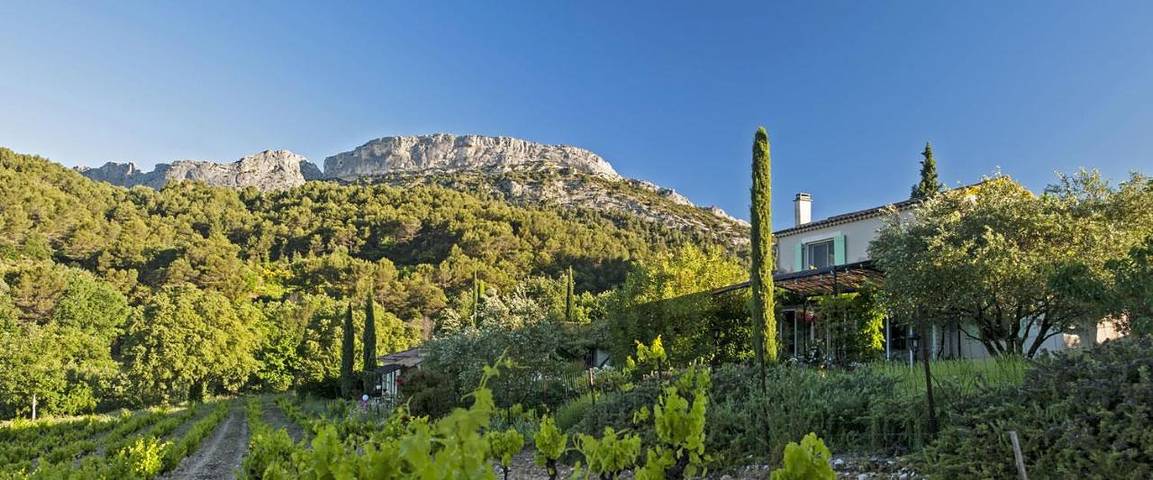 Location de vacances pour 2 personnes, avec Terrasse ainsi que Jardin et Piscine à Lafare