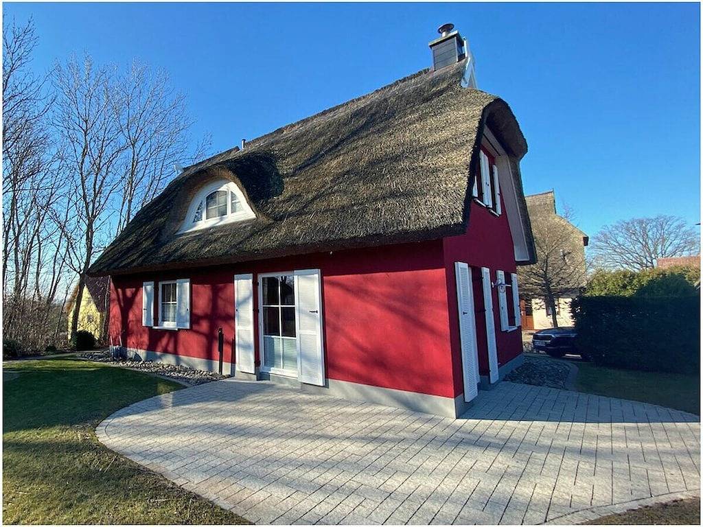 Ferienhaus in Glowe mit Schwimmbecken in Glowe, Rügen