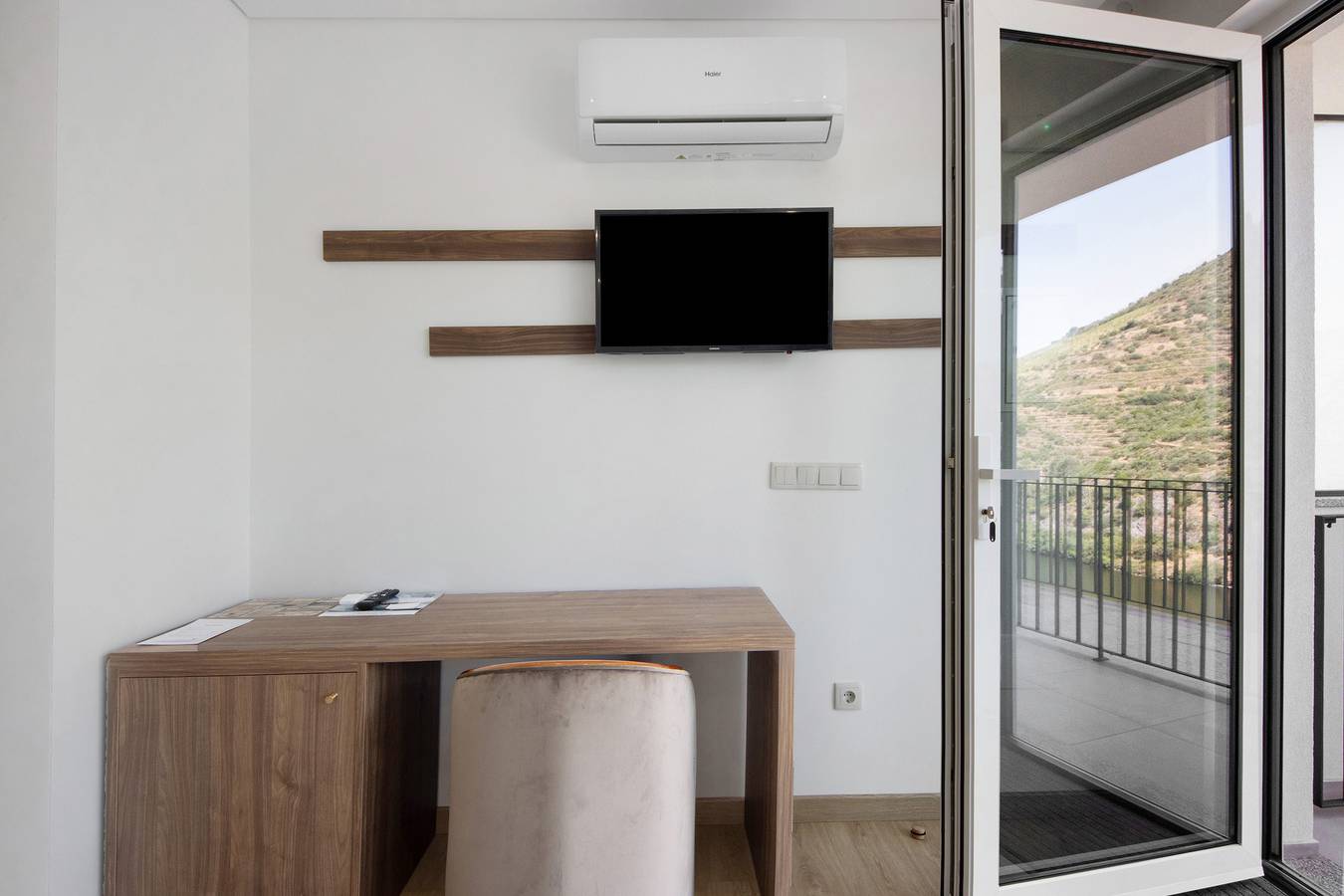 Unterkunft in einer Ferienanlage 'Quinta Da Pedra Caldeira E' mit Bergblick, Wi-Fi und Klimaanlage in Fontelo, Douro-Tal