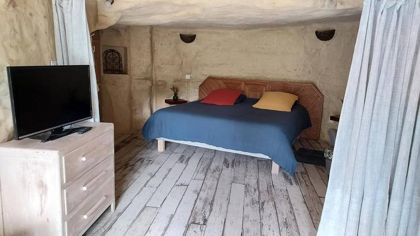 Chambre d’hôte pour 2 personnes, avec terrasse ainsi que jacuzzi et jardin