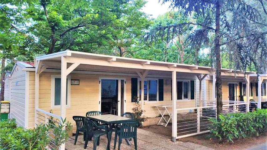 Camping per 7 persone, con giardino e piscina in Umbria