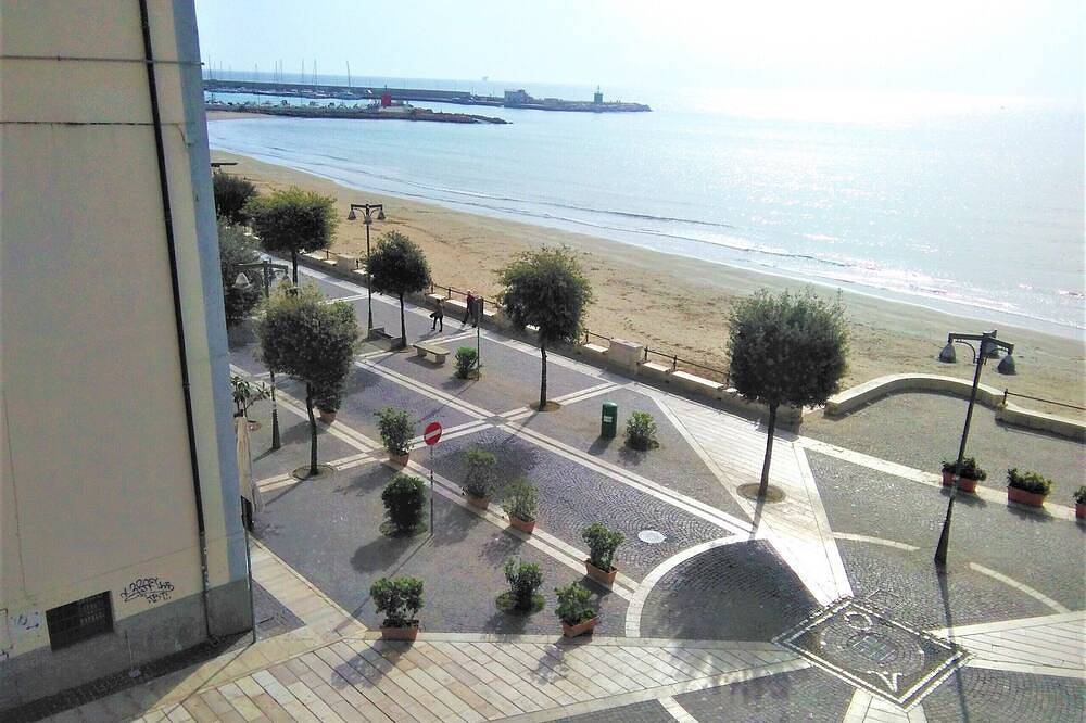 Ganze Wohnung, \"Déjà Vu\" Übernachtung mit Frühstück in Crotone, Crotone Provinz