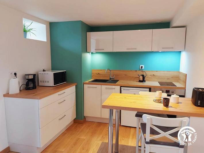 Location de vacances pour 2 personnes, avec piscine ainsi que jardin et terrasse à Saint-Céneré - 3