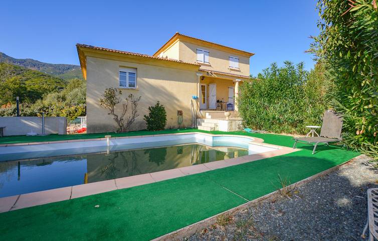 Location de vacances pour 8 personnes, avec piscine et terrasse à Borgo - 2