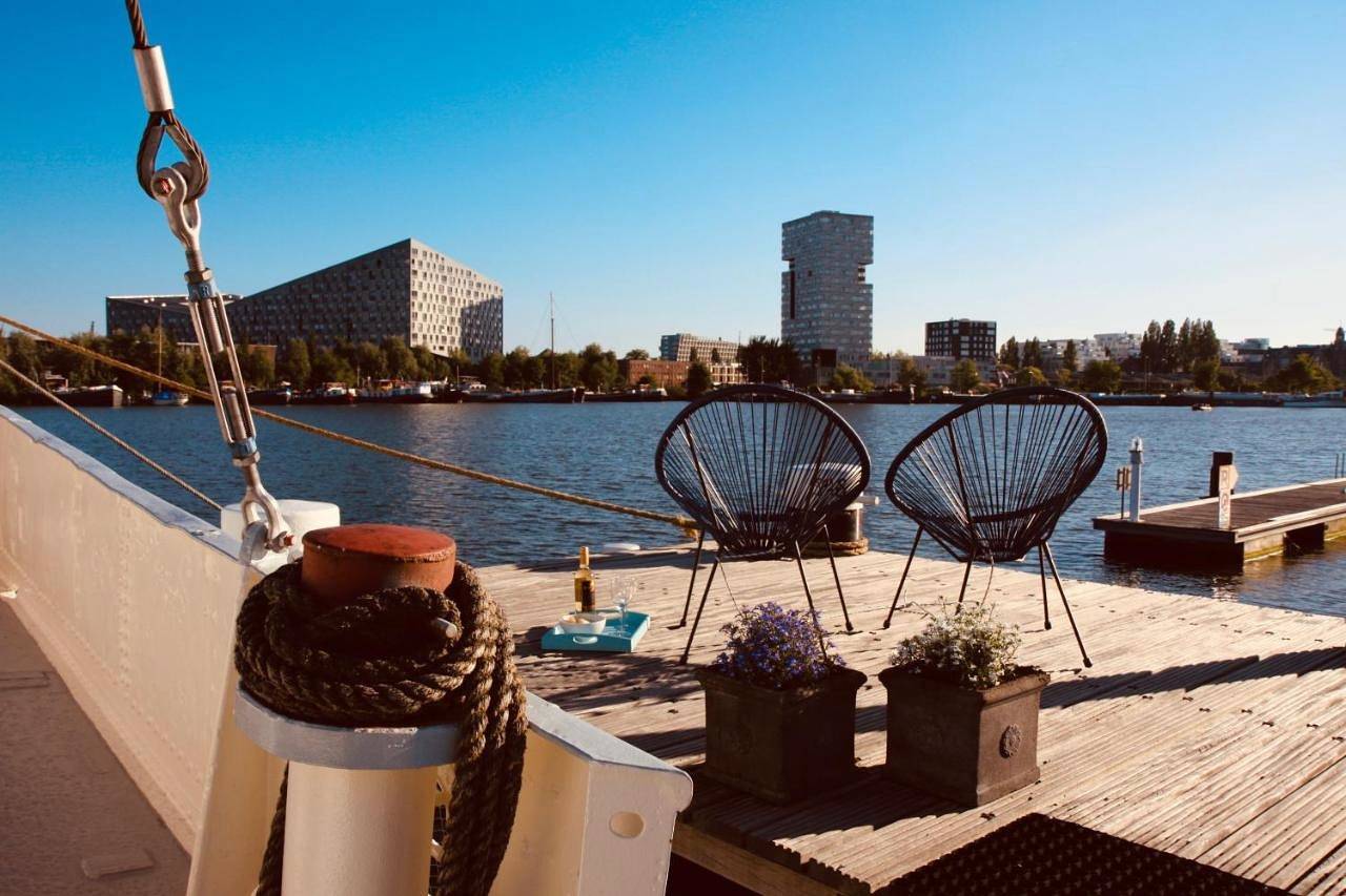 Apartment with Lake View in Amsterdam Oost, Dutch Coast