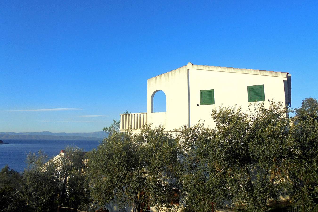 Ganze Wohnung, 2-Zimmer-Ferienwohnung mit Terrasse und Meerblick Necujam, Solta -a in Necujam, Solta
