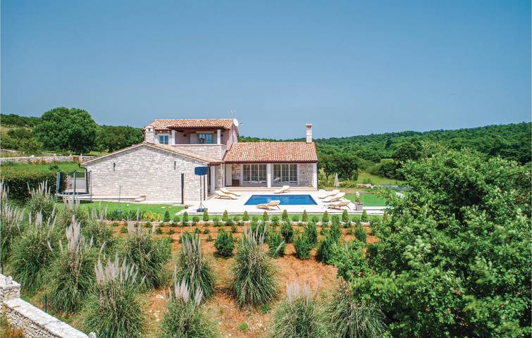 Charmantes Apartment mit Pool in der Nähe von Krnica, Restaurants und WLAN in Krnica, Marčana