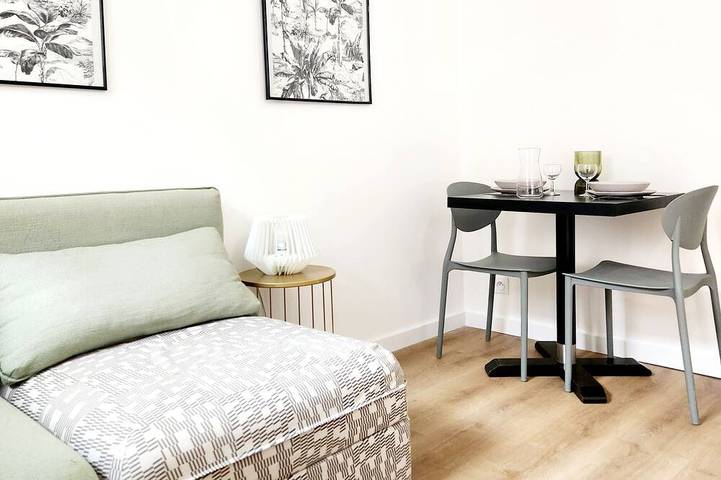Ganze Wohnung, Le 56 Celadon-Apartment-Apartment-Ensuite mit Bad-Blick auf den Hof in Aix-les-Bains, Chambéry und Umgebung