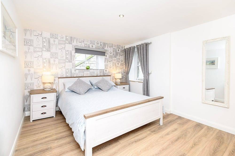 Delightful town centre apartment for four. in Looe, Cornwall