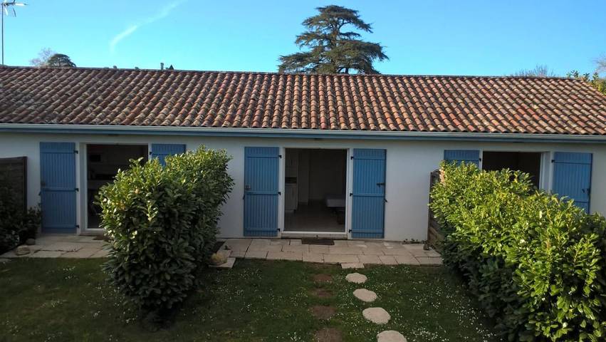 Location de vacances pour 4 personnes, avec jardin et terrasse à Escos