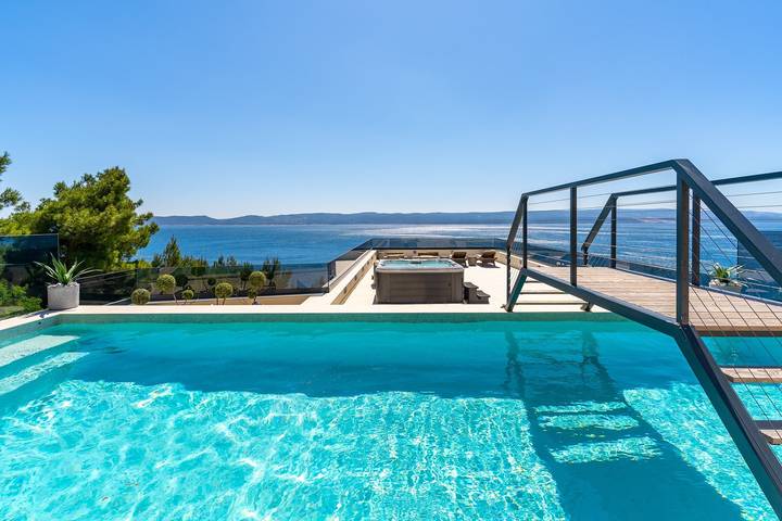 Ferienhaus für 12 Personen, mit Meerblick und Balkon/Terrasse sowie Garten und Pool in Pisak