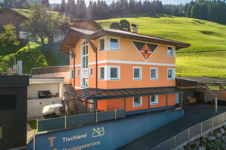 Ferienhaus für 10 Personen, mit Balkon und Sauna sowie Garten