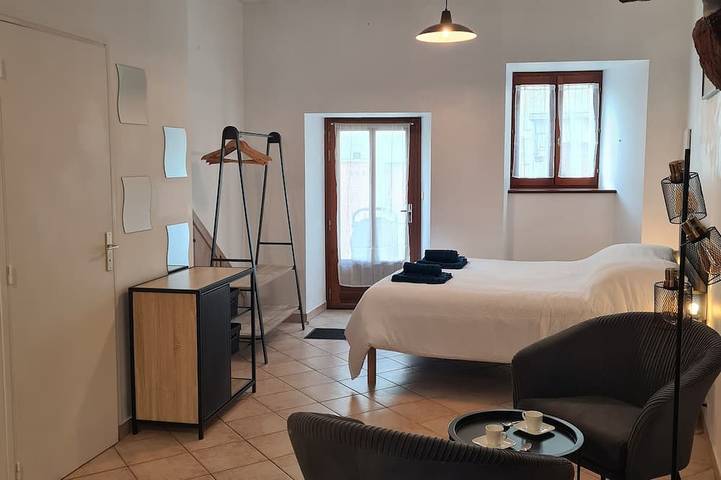 Gîte pour 3 personnes, avec jardin et terrasse à Saint-Chély-d'Apcher - 2