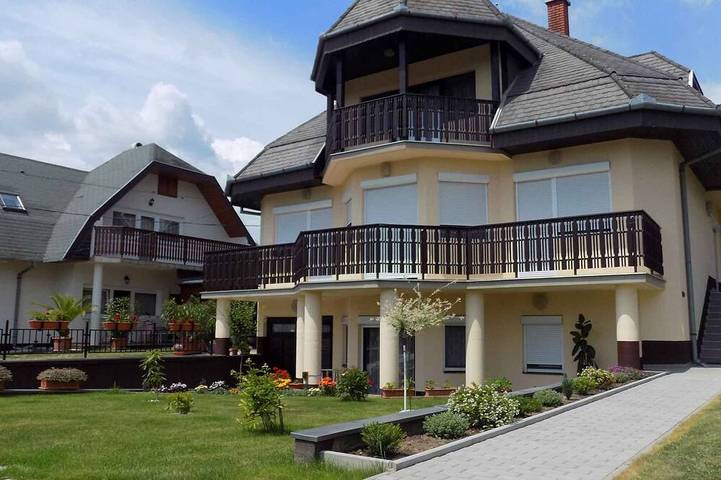 Ferienwohnung für 4 Personen, mit Garten und Pool, mit Haustier in Gyenesdias