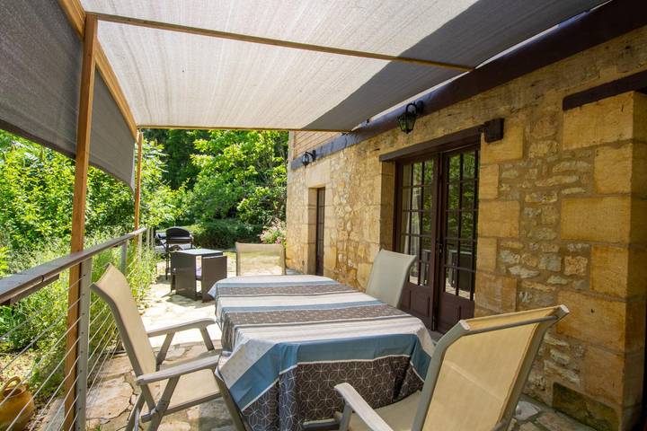 Cottage for 2 people, with garden and pool in Dordogne
