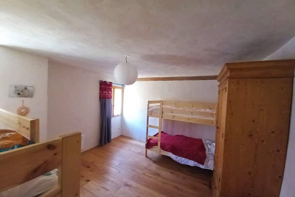 Entire apartment, Appartement Spacieux Avec vue sur la Montagne in Saint-Véran, Queyras