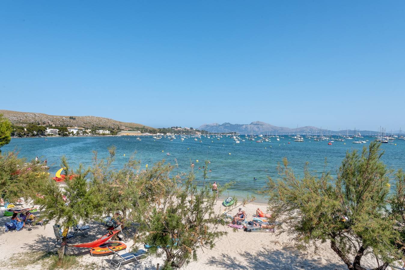 Entire apartment, Fantastic Apartment with Terrace, Seaview, Air Conditioning & Wi-Fi in Port de Pollença, Pollença
