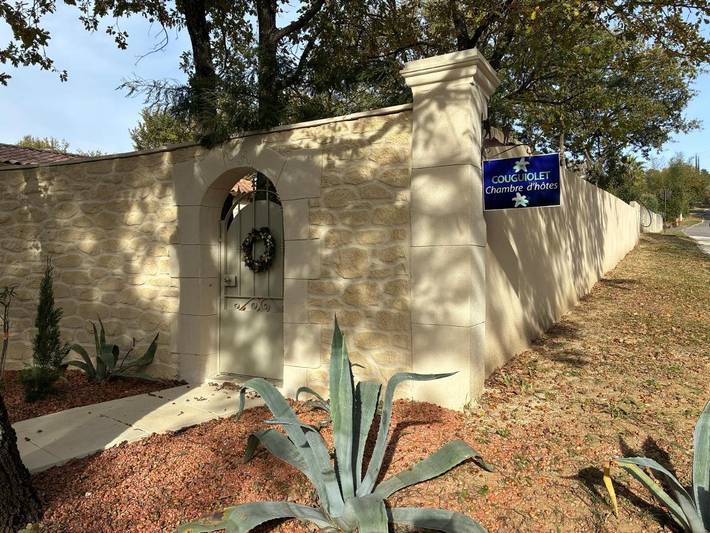 Chambre d’hôte pour 2 personnes, avec piscine ainsi que jardin et vue