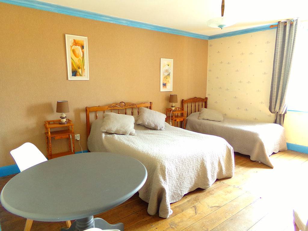 Chez Monique - La chambre bleue in Doulaincourt-Saucourt, Haute-Marne