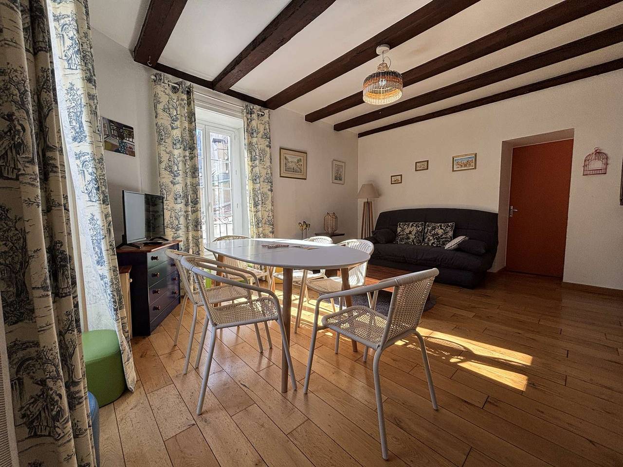 Entire apartment, Buntes 3-Zimmer-Apartment, 6 Schlafplätze, Zentrum von La Rochelle in La Rochelle, La Rochelle region