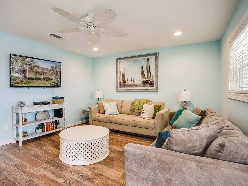 Vacation House for 8 Guests in Gulf Resort Beach, Emerald Coast