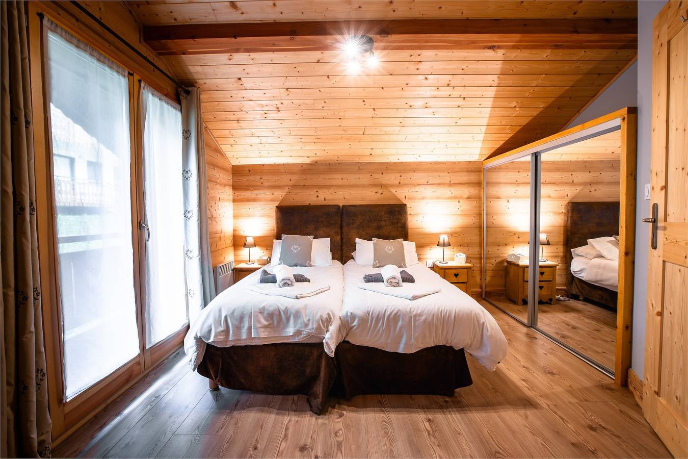 Chalet 'Clemalou 14-15 Personnes' avec vue sur les montagnes, terrasse privée et Wi-Fi in Chatel, Les Portes du Soleil