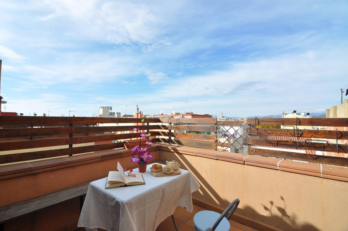 Apartamento entero, ¡Amplio Apartamento en Roses, Costa Brava! 4 Dormitorios, Cerca de la Playa, Wi-Fi Gratis. ¡Reserva Ahora! in Roses Centre, Roses