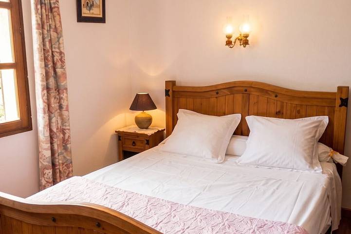 Location de vacances pour 6 personnes, avec Balcon/Terrasse ainsi que Terrasse et Jardin à Lioux - 2
