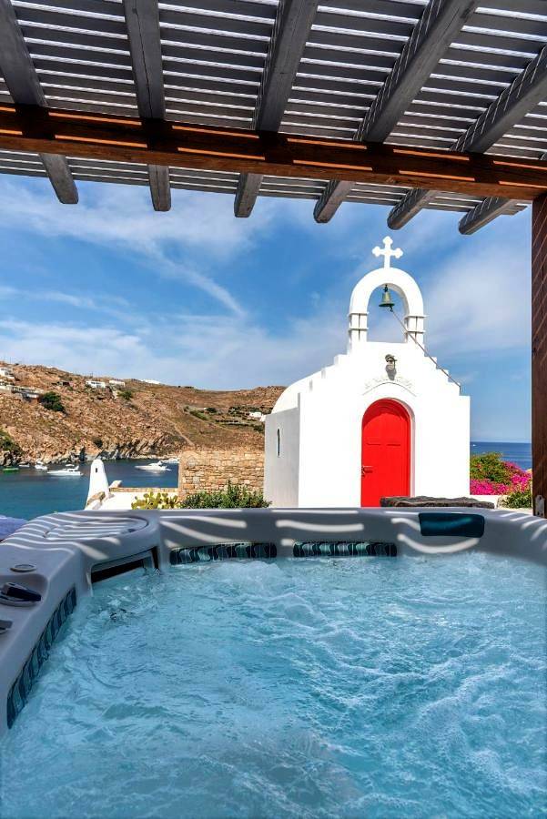 Suite with Private Pool in Platis Gialos, Mykonos