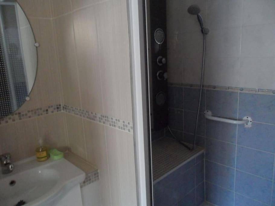 Appartement entier, One-Bedroom Apartment in Saint-Jean-de-Védas, Côte méditerranéenne (France)