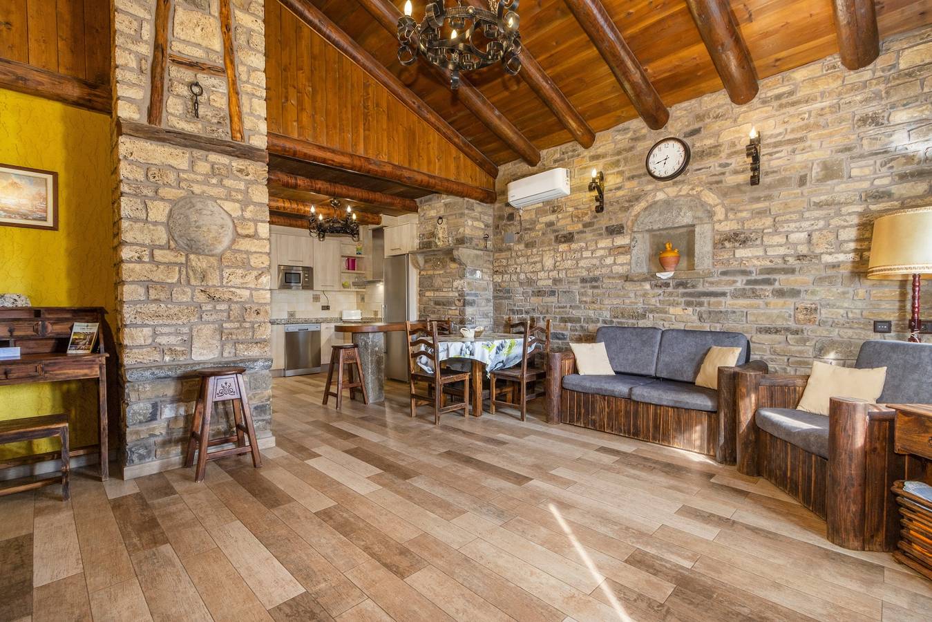 Apartamento 'Cabaña Vegara' con vistas a la montaña, terraza privada y Wi-Fi in Fiscal, Pirineo Aragonés