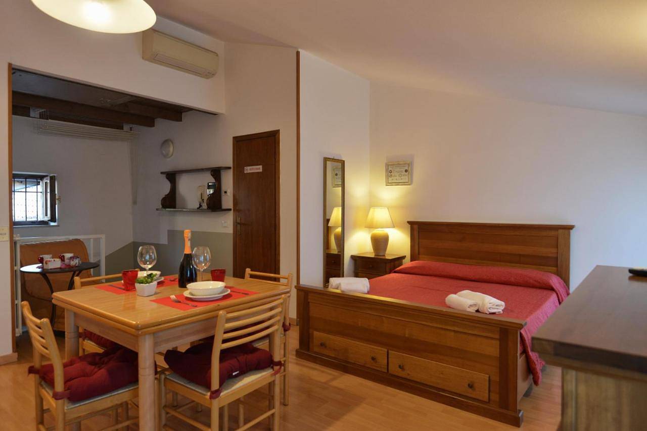 Taverna Affittacamere in Gardone Riviera, Prealpi Gardesane
