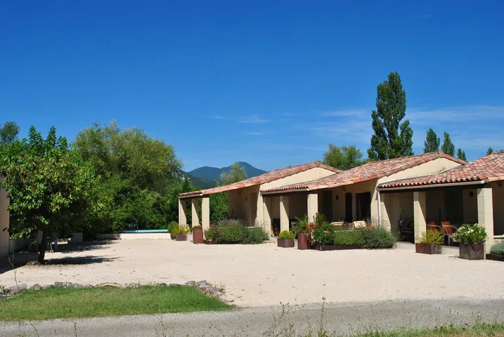 Maison de vacances pour 4 personnes, avec jardin ainsi que vue et piscine - 1