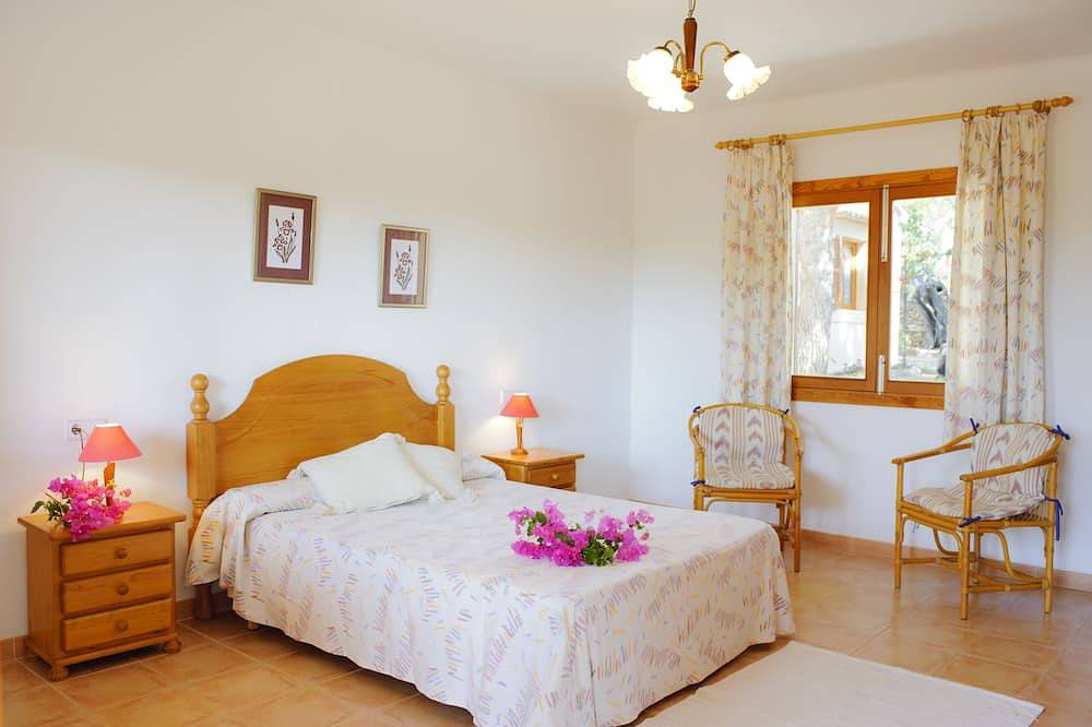 Ferienhaus in Strandnähe, Haupt- und Nebenhaus, privater Pool,  grosser Garten in Santanyí, Mallorcas Küste