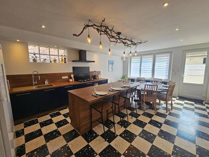 Location de vacances pour 10 personnes, avec jardin, adapté aux familles à Vertus - 3