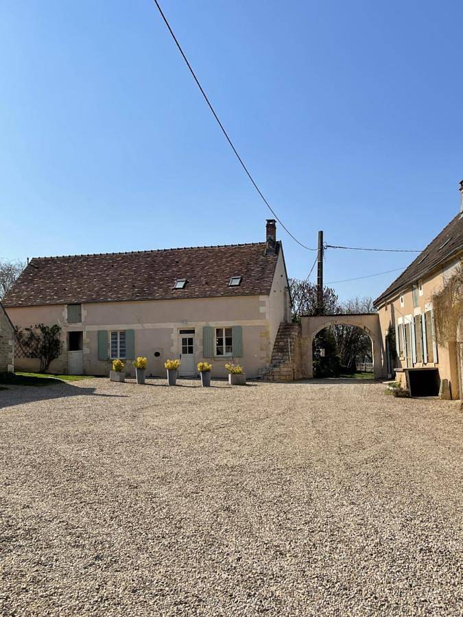 Location de vacances pour 6 personnes, avec vue et jardin, animaux acceptés à Druyes-les-Belles-Fontaines