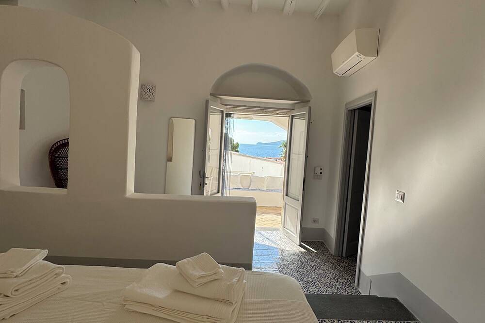 The Arcade on the sea. Charming view at 3 minutes walk from the beach in Santa Marina Salina, Salina