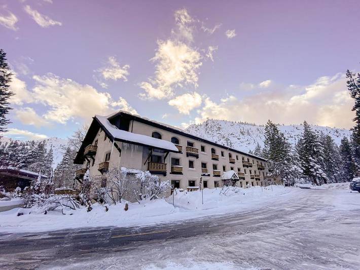 Bungalow para 4 personas, con piscina y sauna además de terraza y jacuzzi en California
