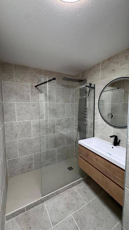 Gîte pour 3 personnes, avec Balcon et Terrasse dans Gare De Biarritz