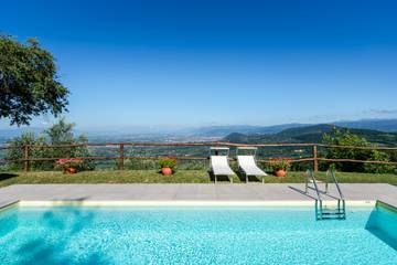 Ferienhaus für 9 Personen, mit Whirlpool und Garten in der Toskana