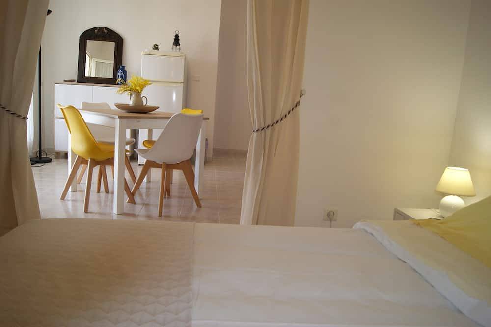 Ganze Wohnung, Les Cyprès - Blick auf das Meer und den kleinen Hafen von Santa Severa in Luri, Cap Corse