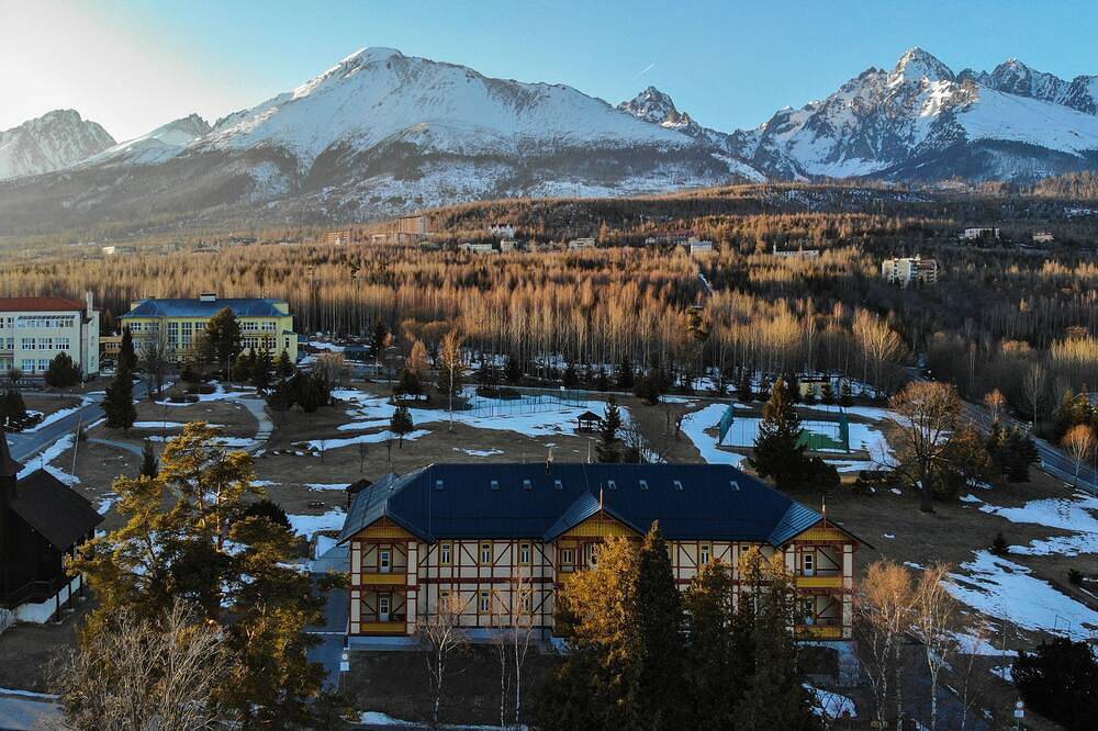 Ganze Wohnung, Romantic apartment in a historic villa with mountain views in Tatranska Lomnica Ski Area, Vysoké Tatry